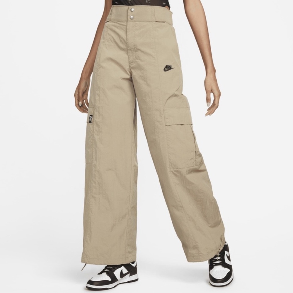 NWT Nike Women's Oversized High Waisted Cargo Pants